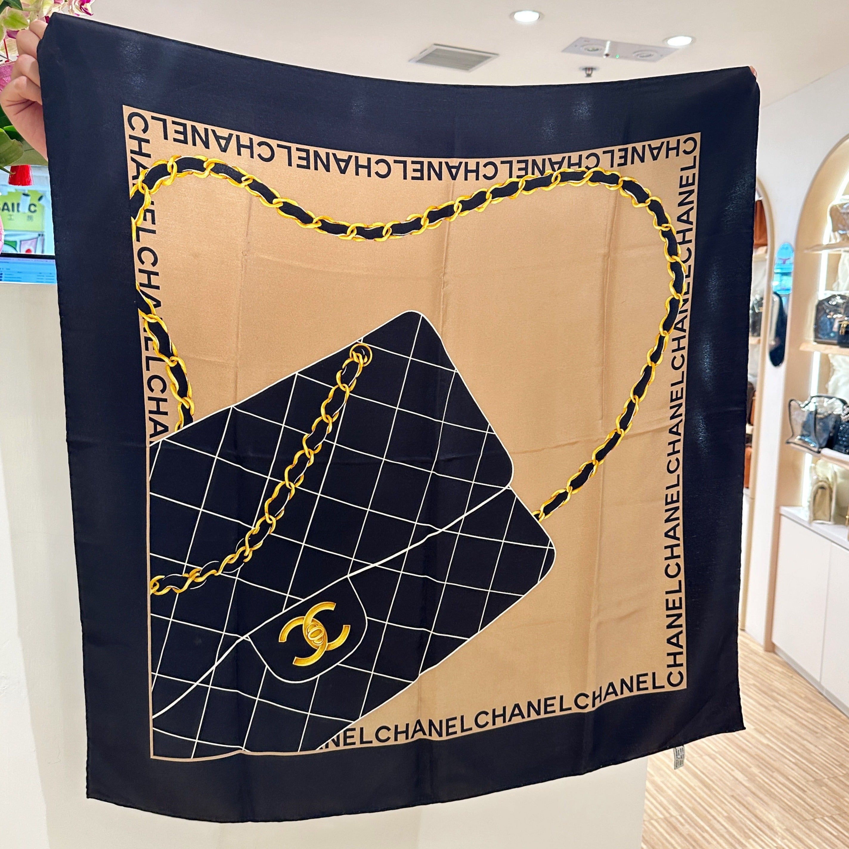 Châle Vintage En Laine Et Soie - Dimensions 115x120 Cm, Multicouleur, Occasion, Matière Fine Et Légère