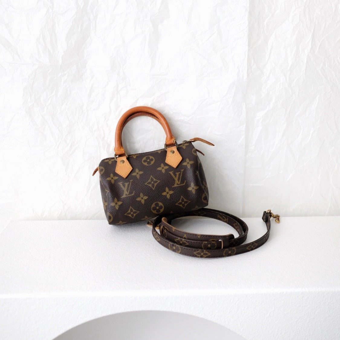 Louis Vuitton speedy mini monogram canvas monogram hand bag – Moka