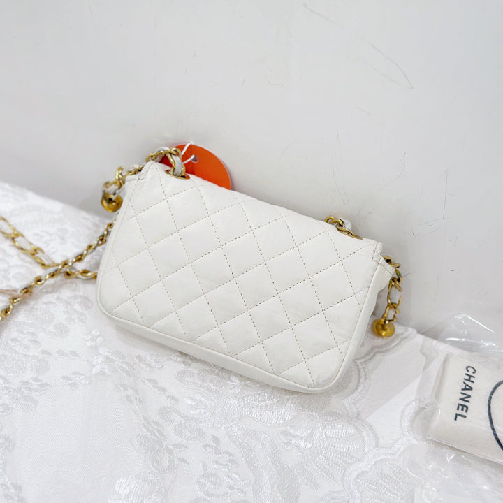 Chanel vintage mini flap bag/ white