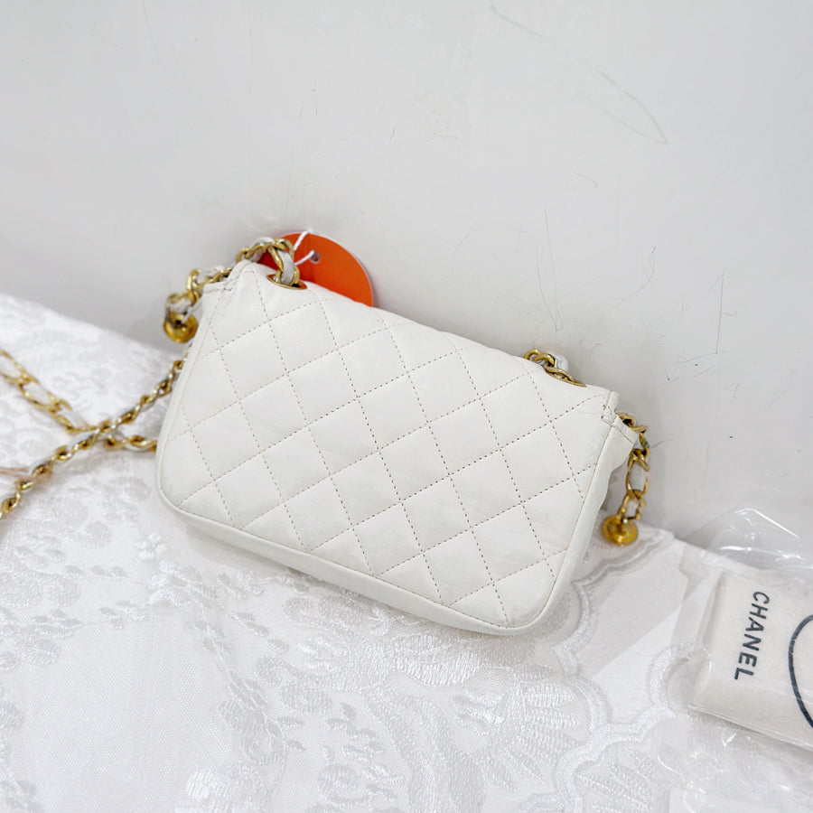 Chanel vintage mini flap bag/ white