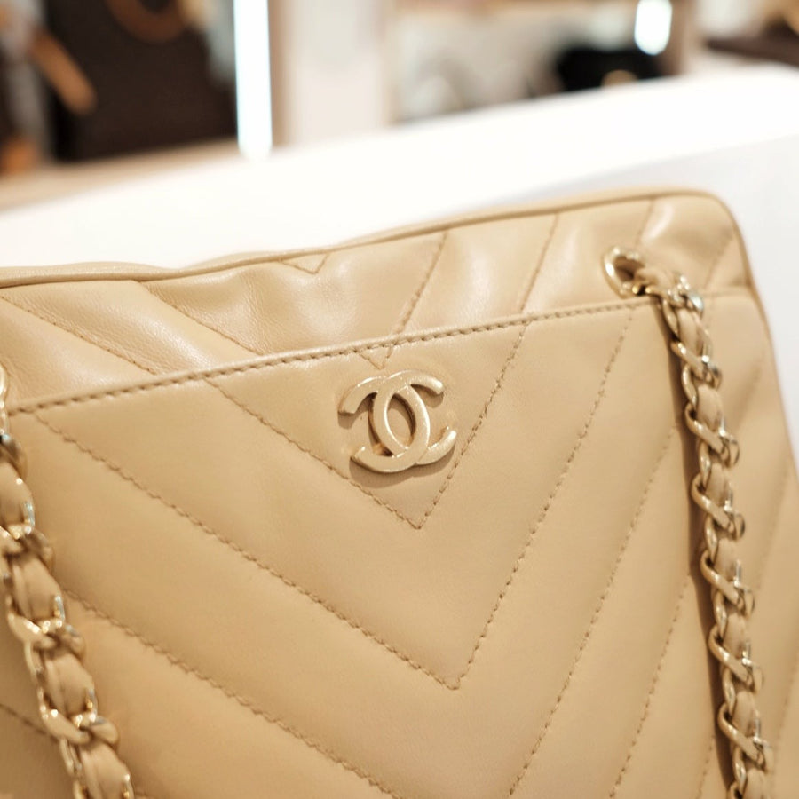 Chanel vintage v shape tote bag