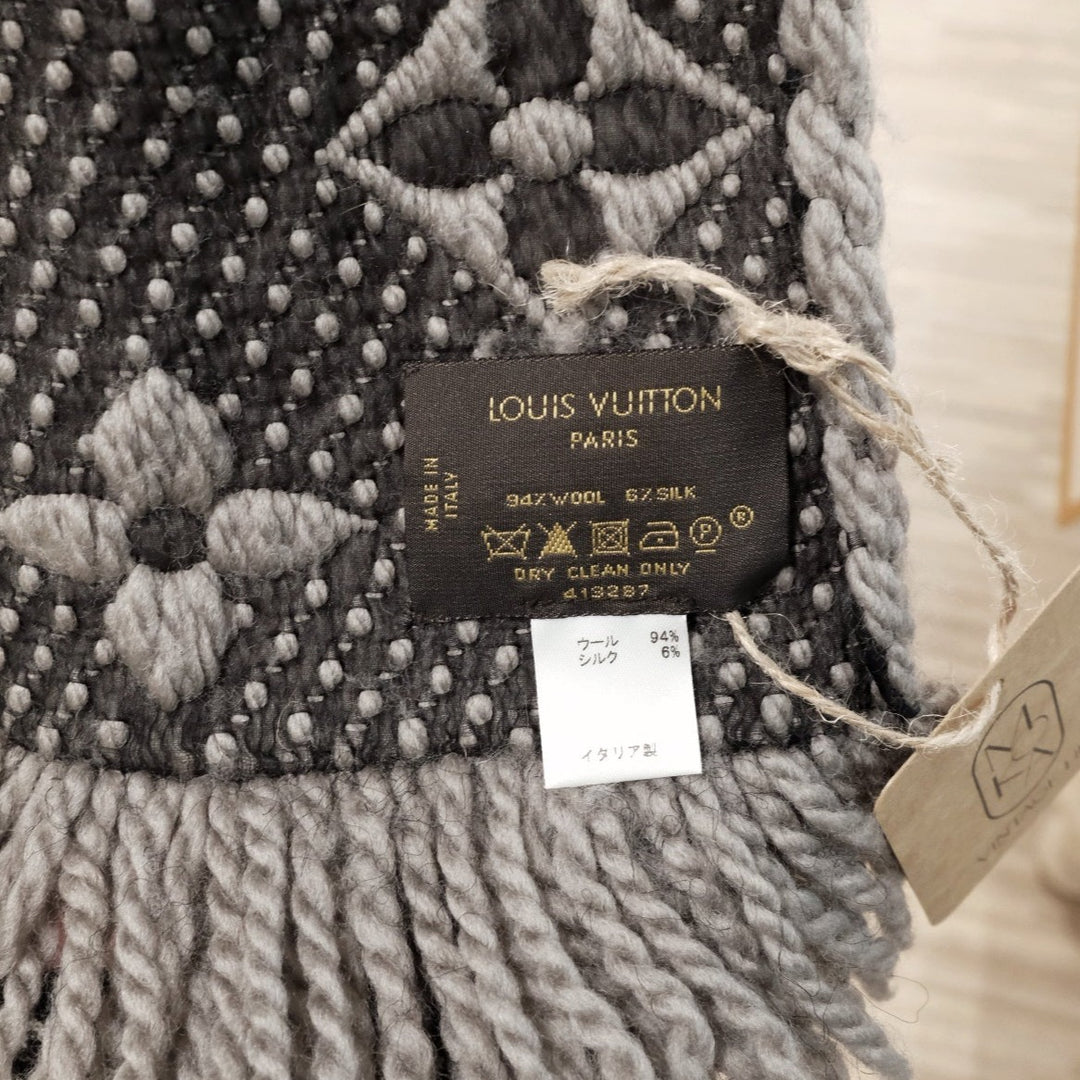 Lv scarf