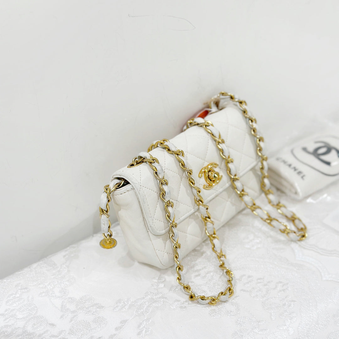 Chanel vintage mini flap bag/ white