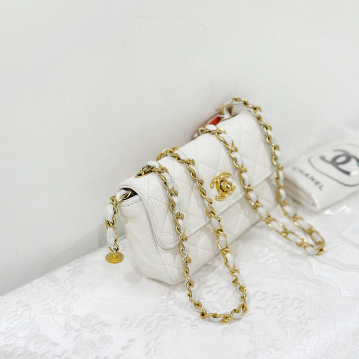Chanel vintage mini flap bag/ white