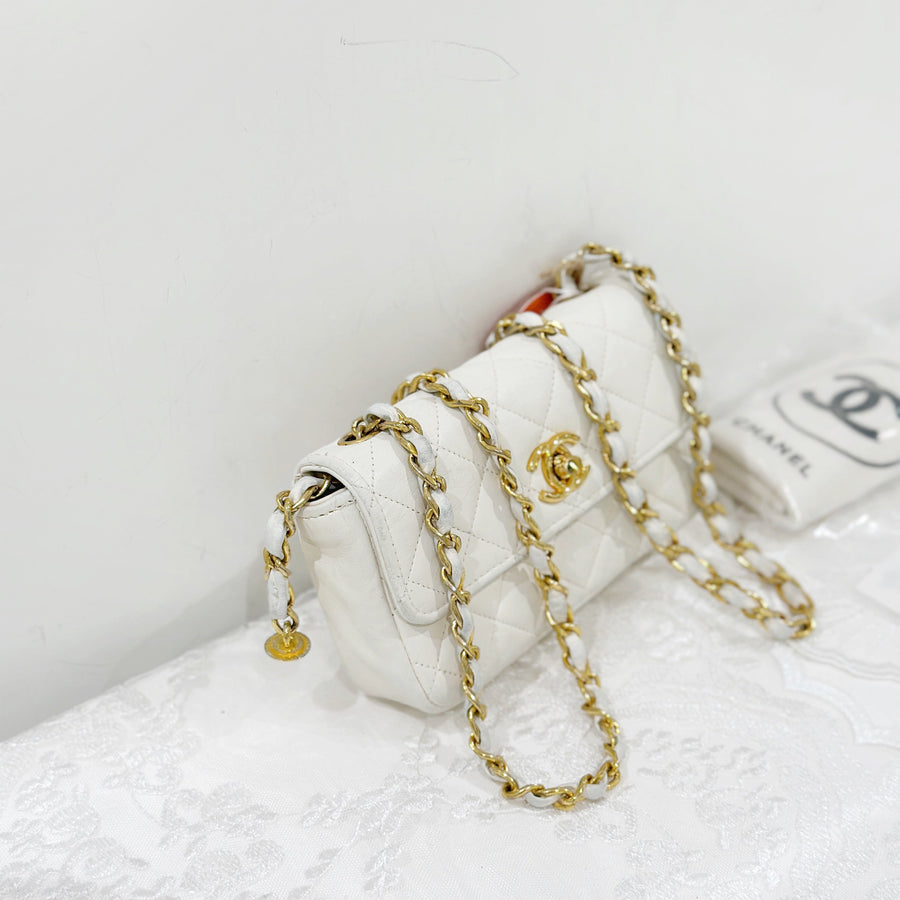 Chanel vintage mini flap bag/ white