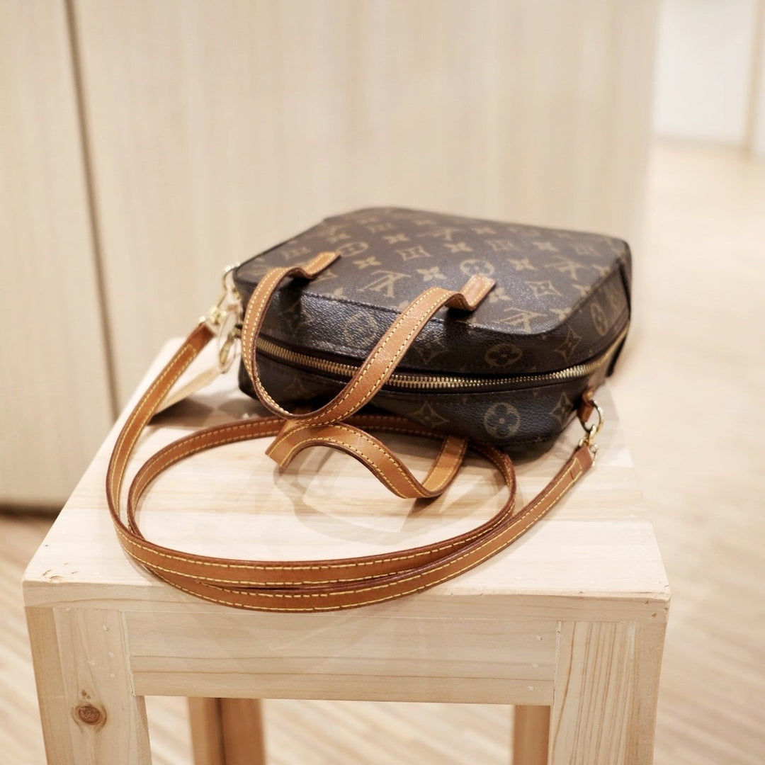 Lv vintage monogram spontini bag