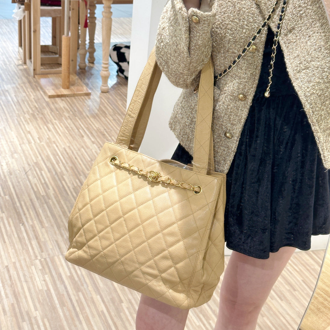 Chanel vintage cowhide tote bag
