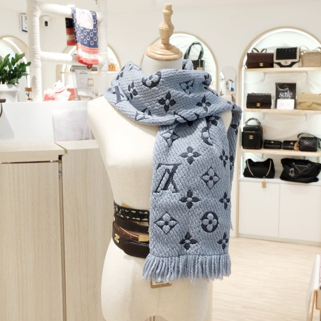 Lv scarf