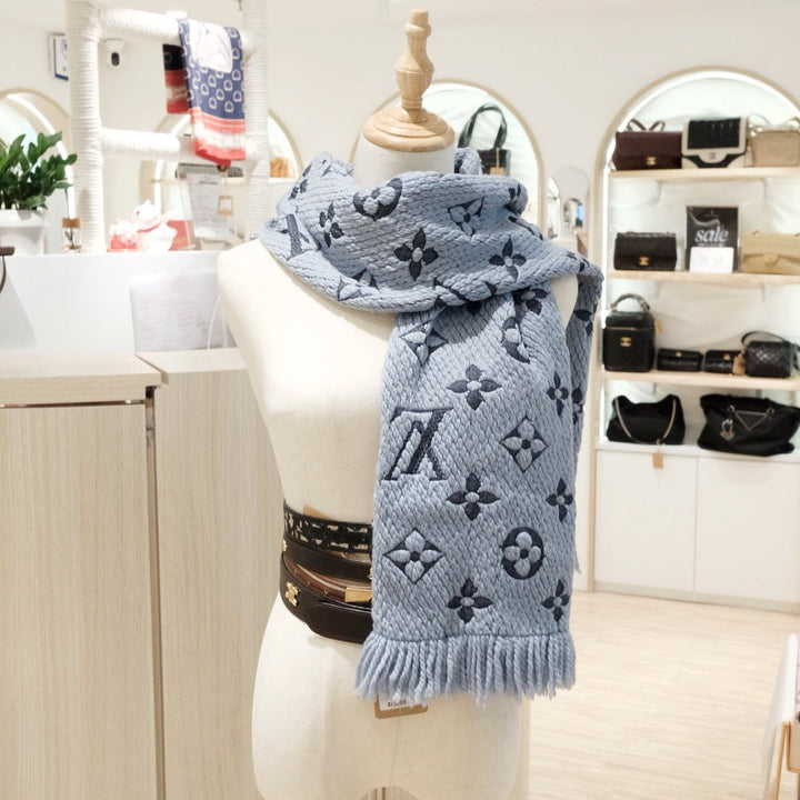 Lv scarf