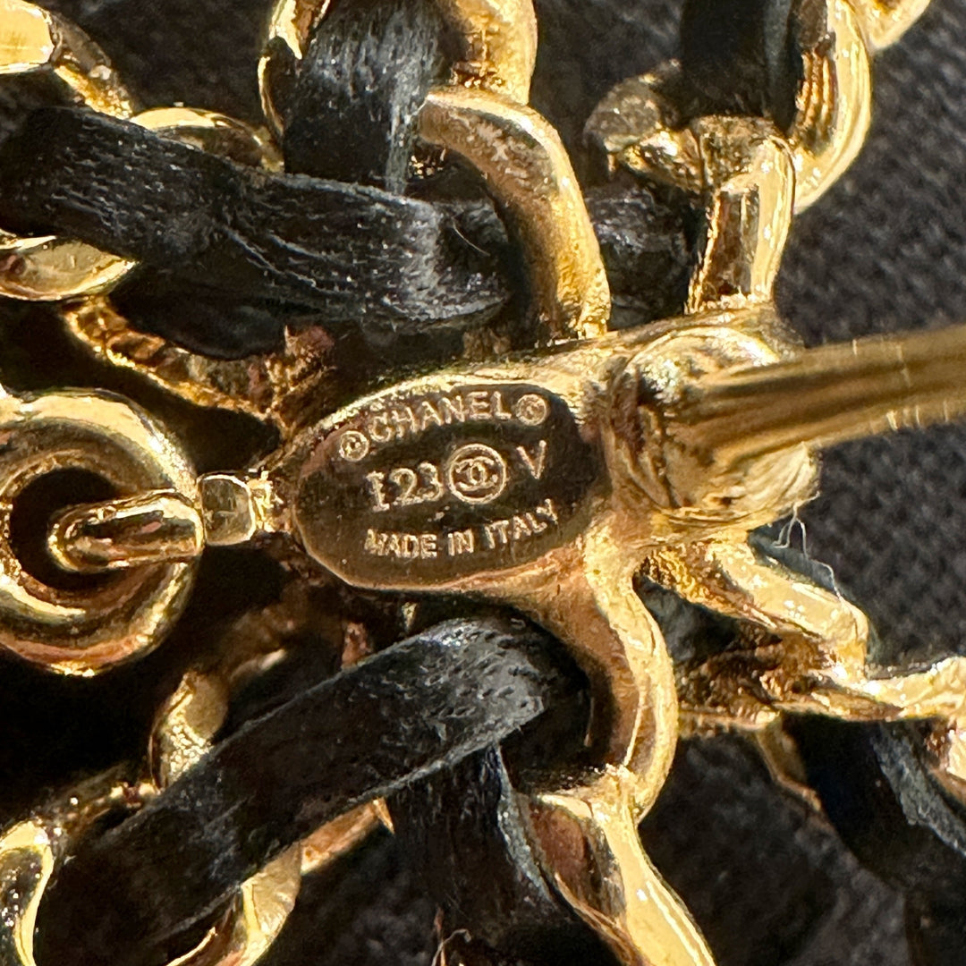 Chanel 23V earring