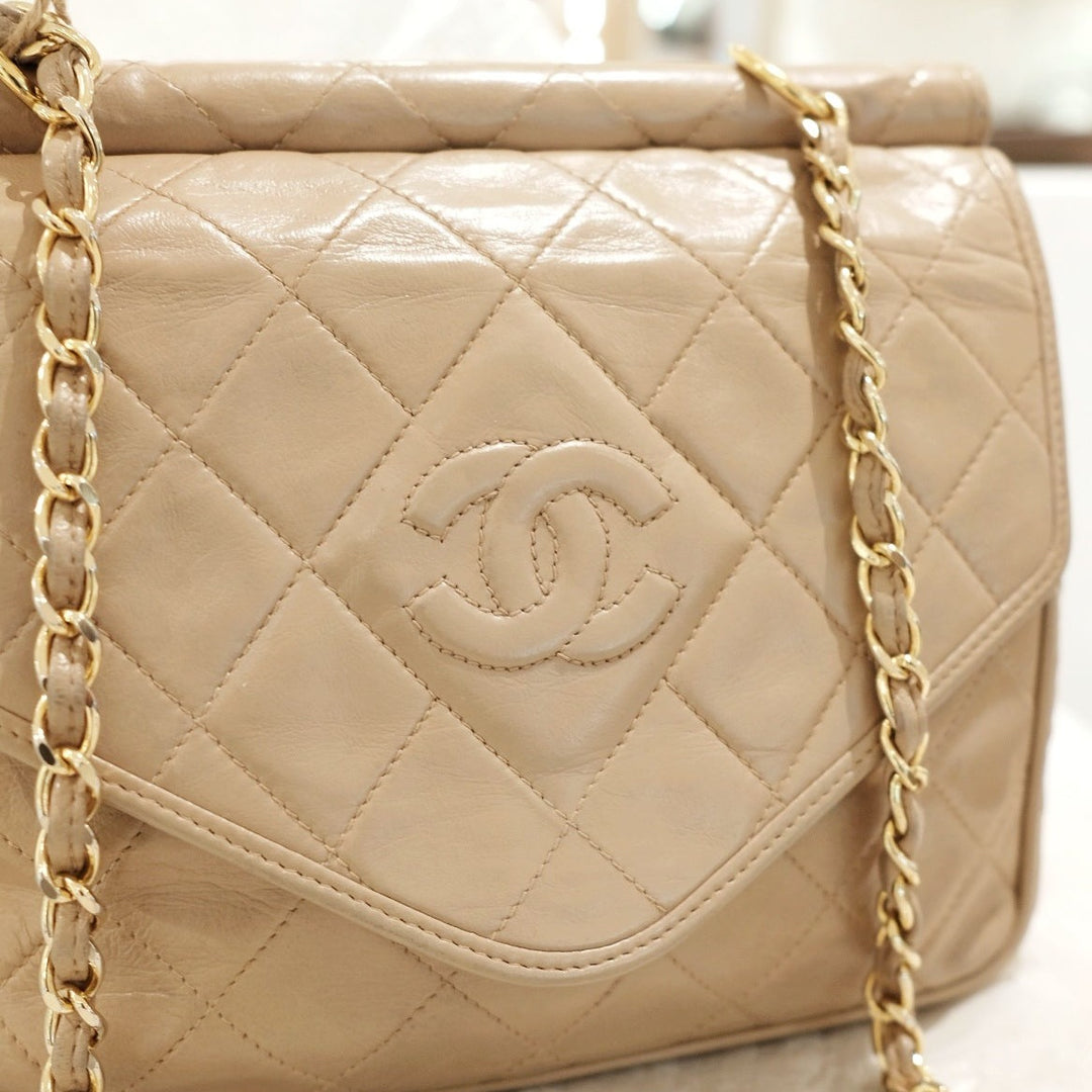 Chanel vintage tassel flap chain bag