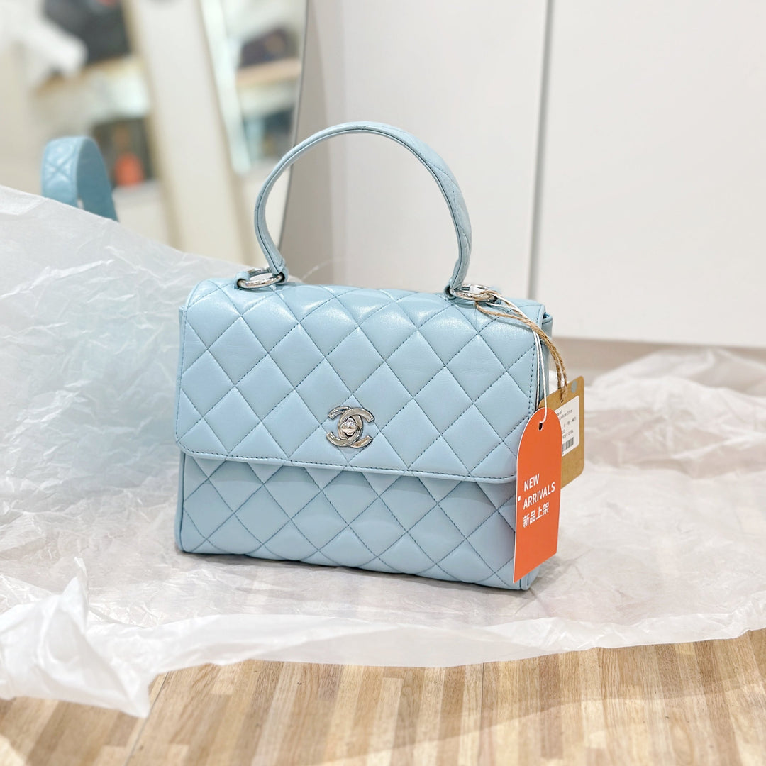 Chanel vintage kelly handbag(baby blue)