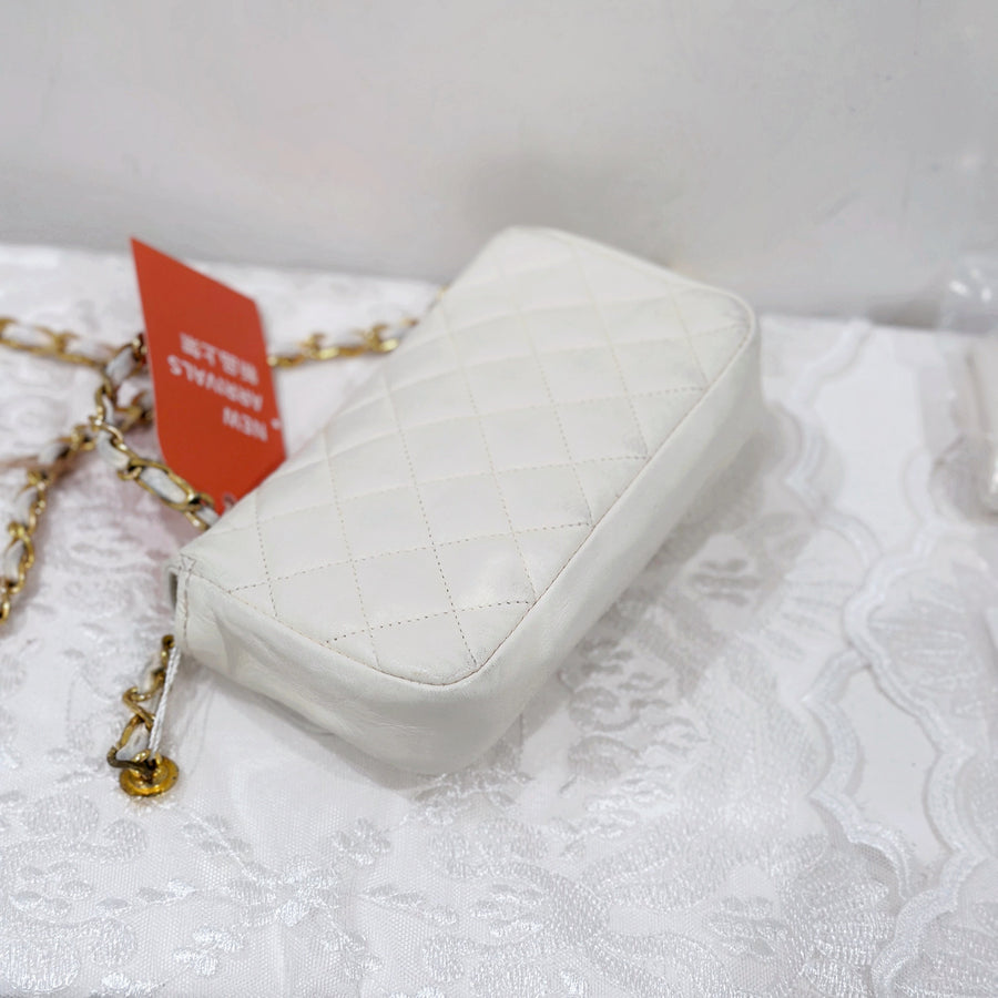 Chanel vintage mini flap bag/ white