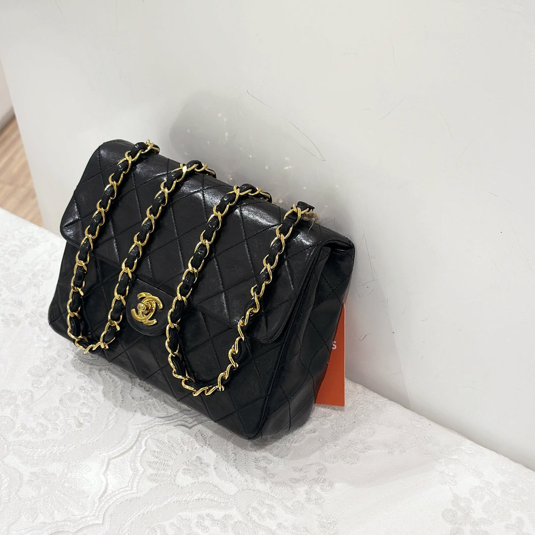 Chanel vintage mini classic flap 20cm