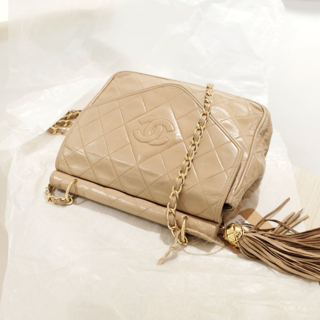 Chanel vintage tassel flap chain bag