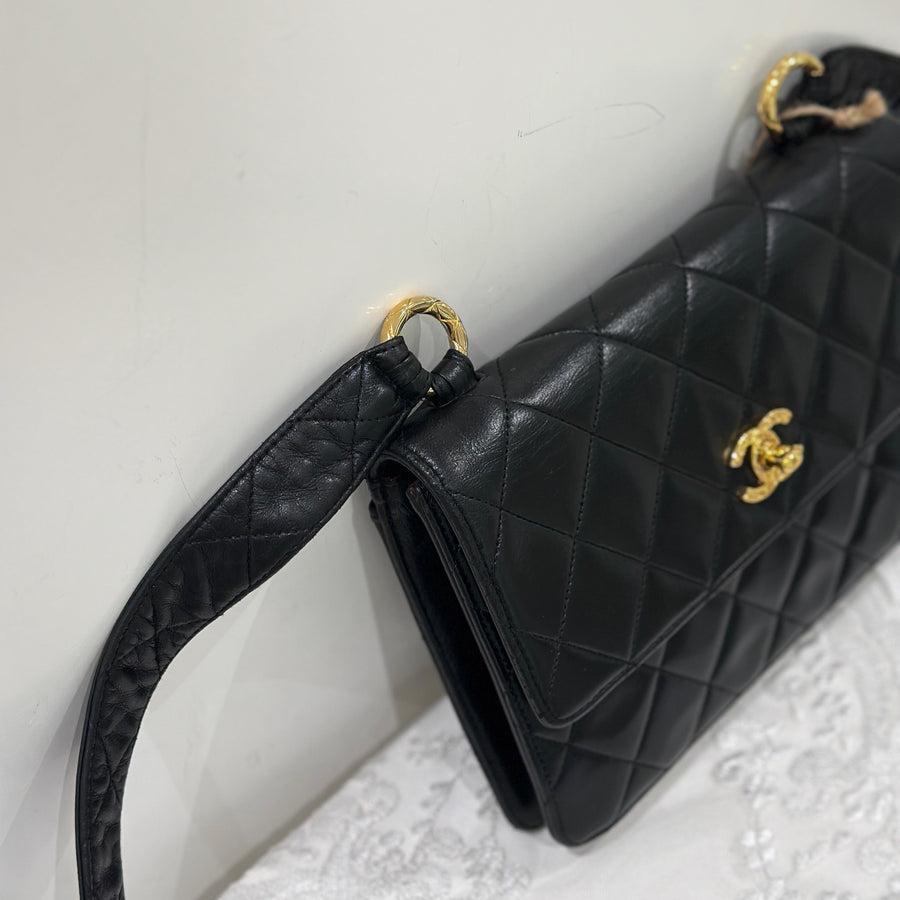 Chanel vintage CC logo shoulder bag