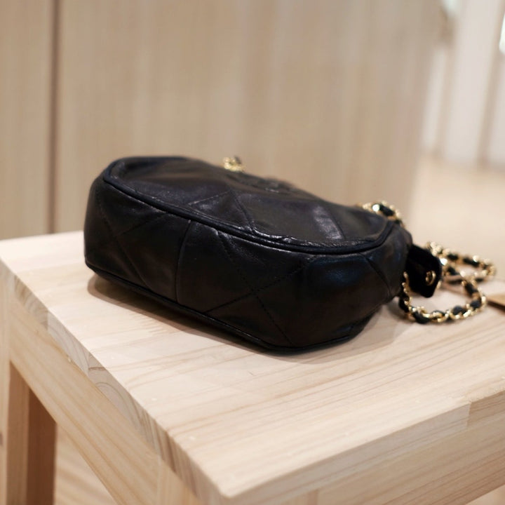 Chanel vintage auth chain matelasse bag