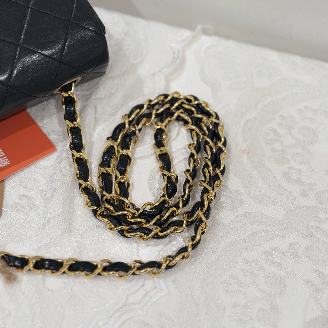 Chanel vintage mini classic flap 20cm