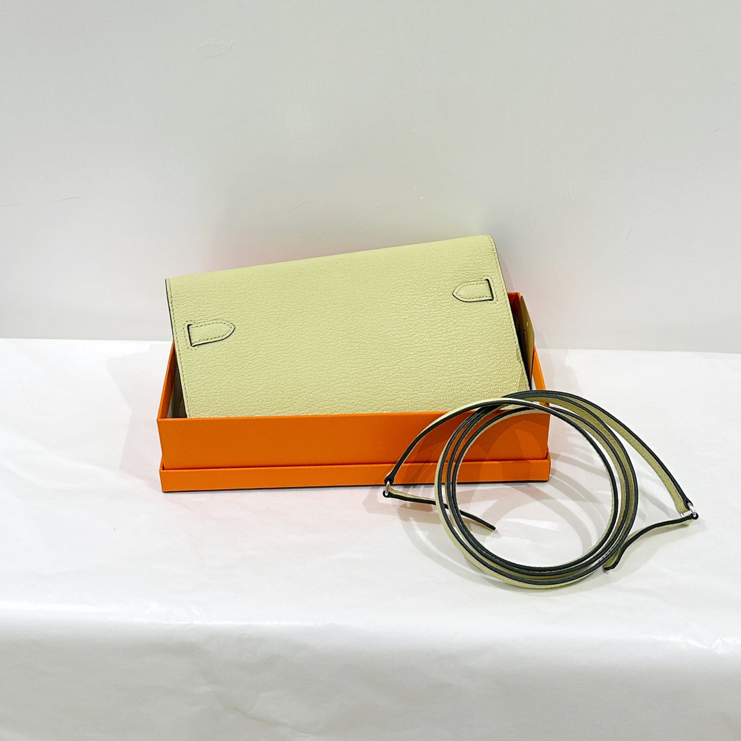 Hermes kelly to go