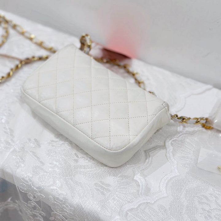 Chanel vintage mini flap bag/ white