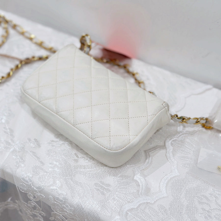 Chanel vintage mini flap bag/ white