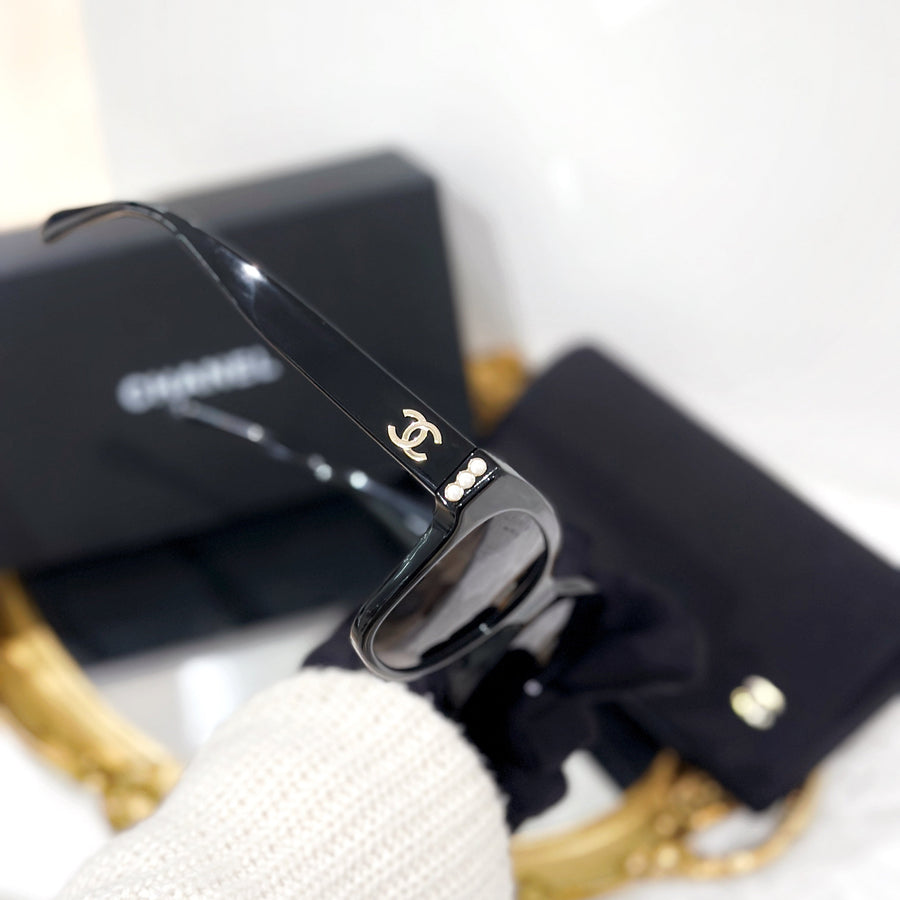 Chanel classic cc logo sunglasses