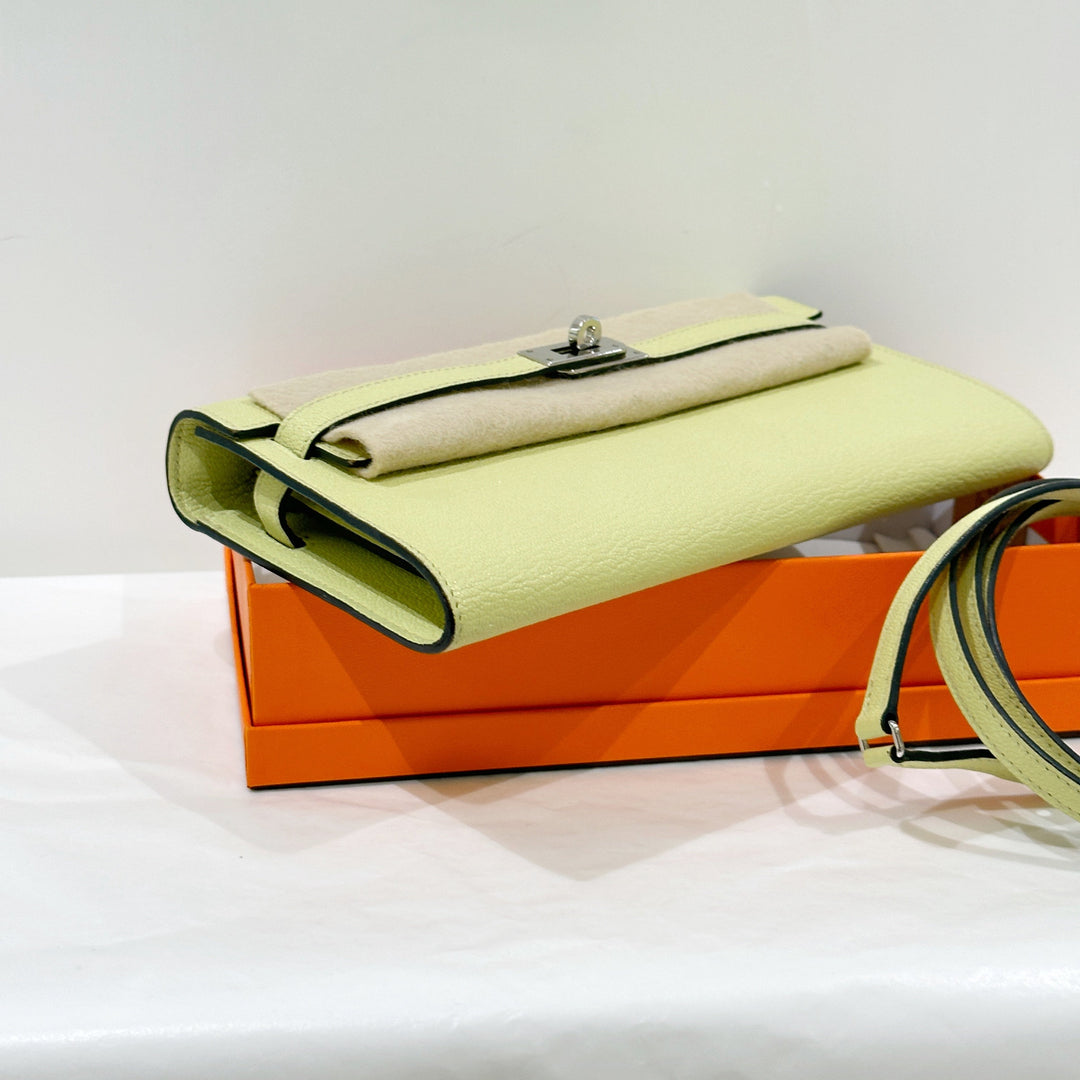 Hermes kelly to go