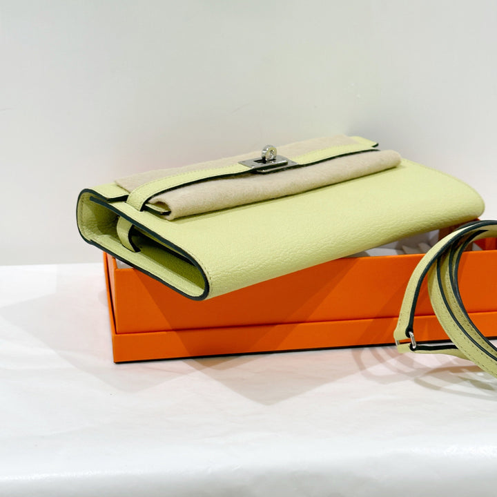 Hermes kelly to go