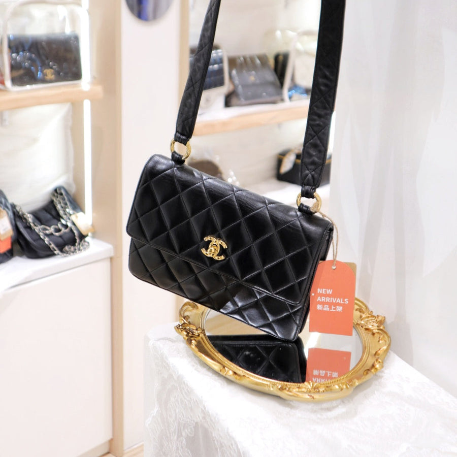 Chanel vintage CC logo shoulder bag