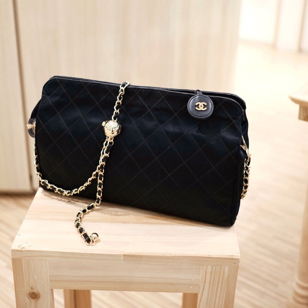 Chanel vintage silk clutch+chain