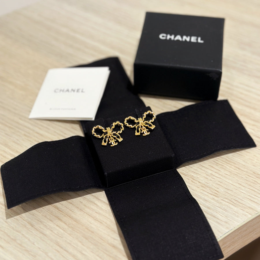 Chanel 23V earring