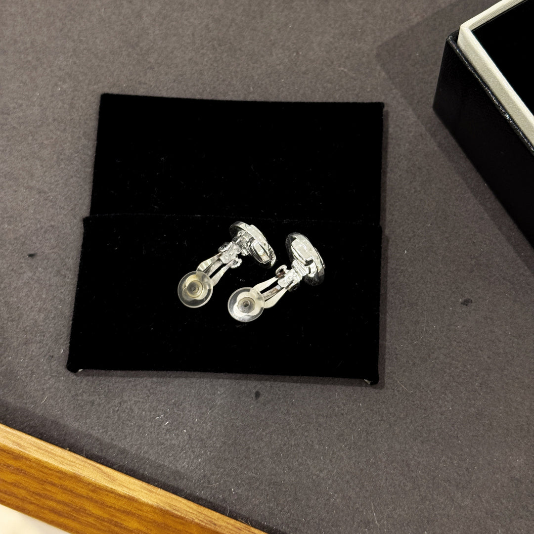 Chanel Vintage Ear clip