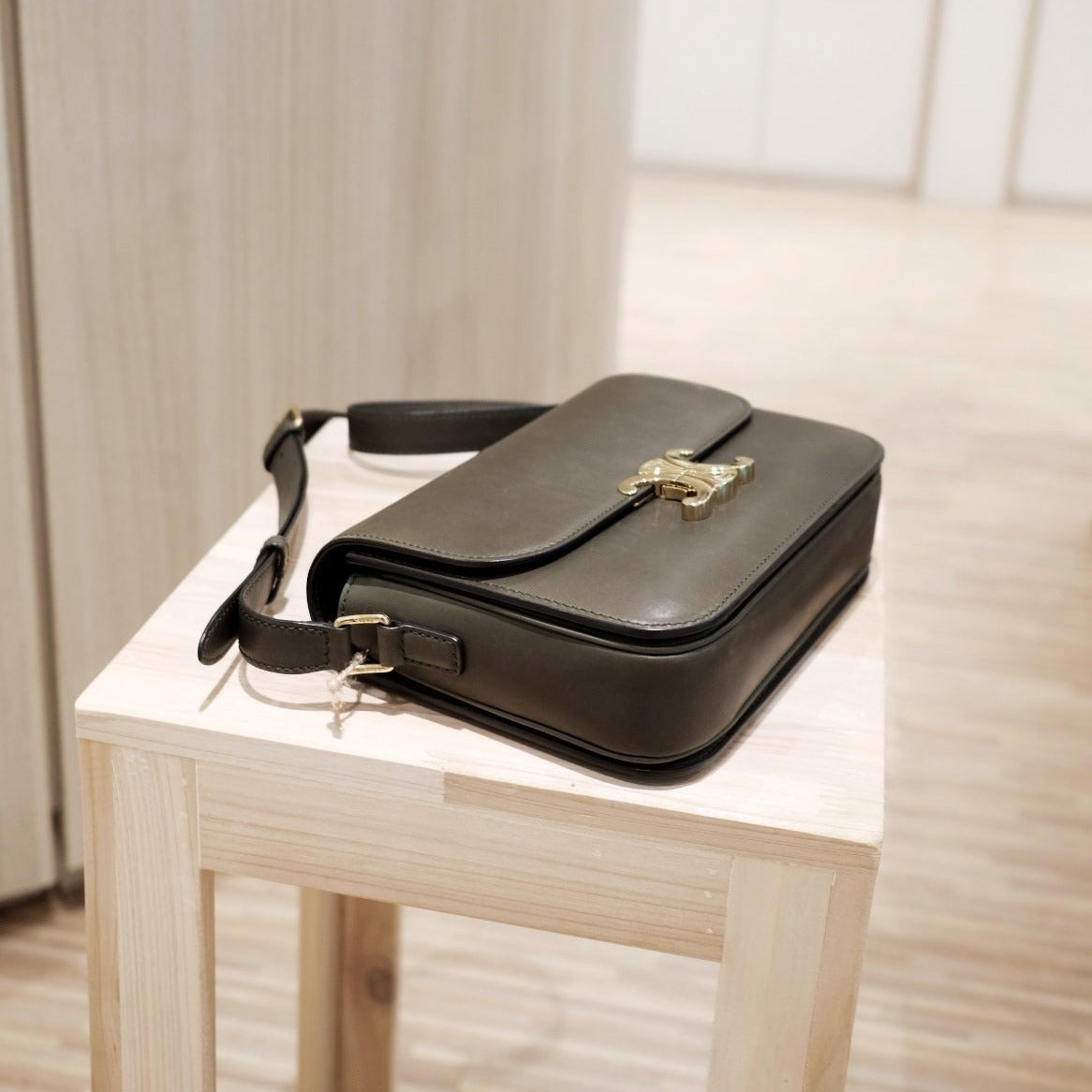 Celine triomphe medium shoulder bag – Moka Vintage HK