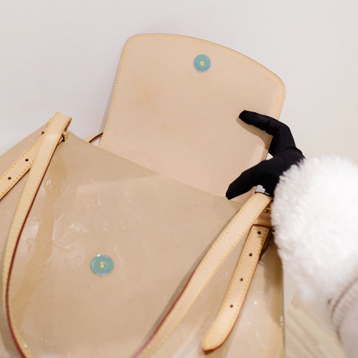 Lv vintage patent leather shoulder bag