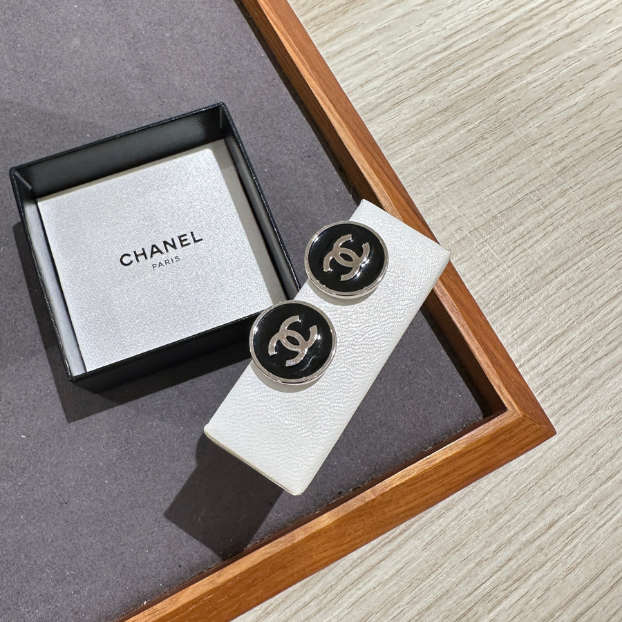 Chanel vintage ear clip
