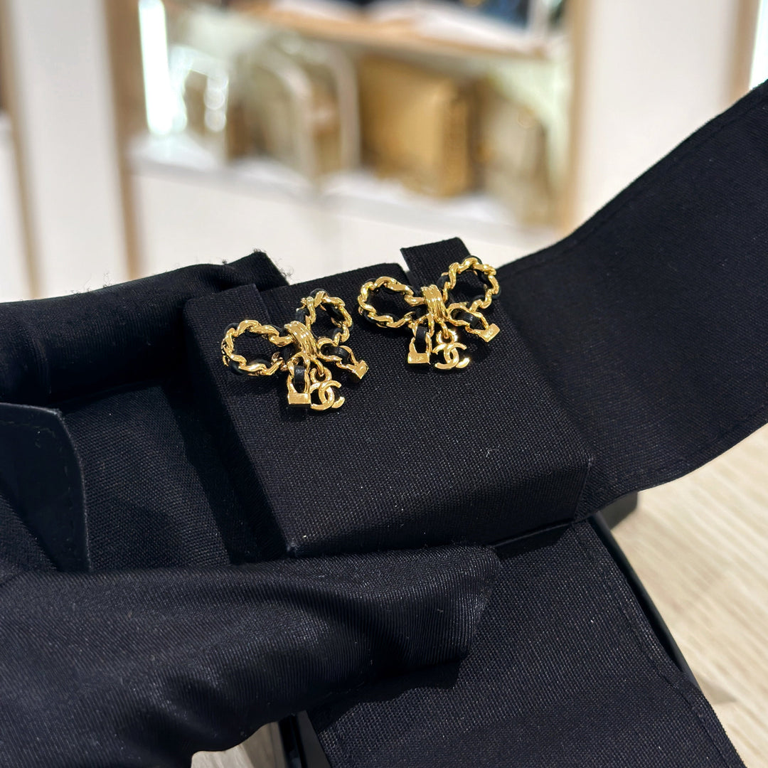 Chanel 23V earring