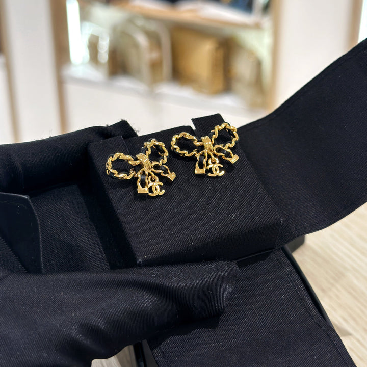 Chanel 23V earring