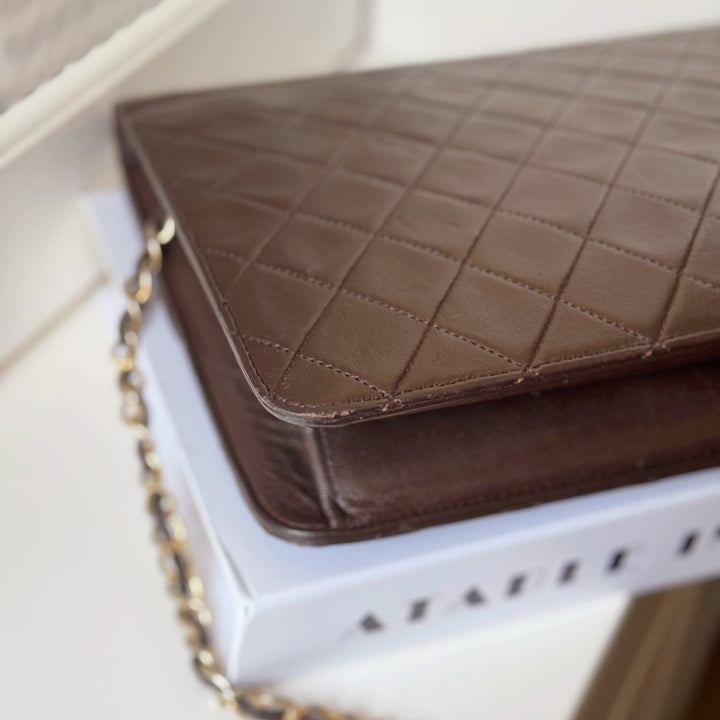 Chanel vintage woc flap chain bag （brown）