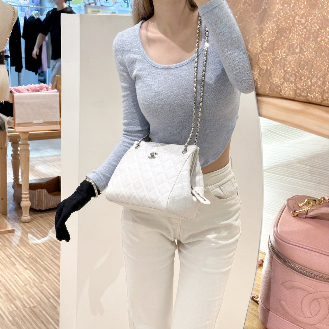Chanel vintage caviar chain bag
