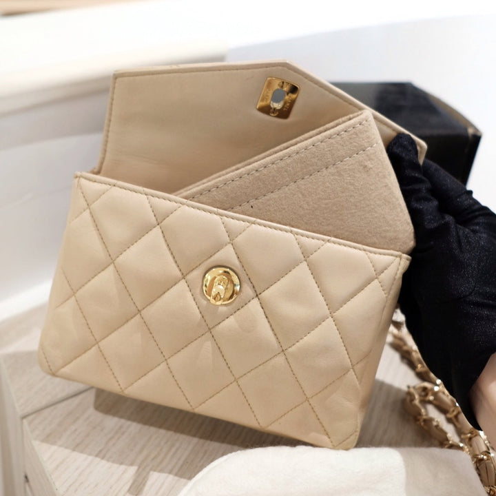 Chanel vintage quilted sheepskin CC belt bag+chain