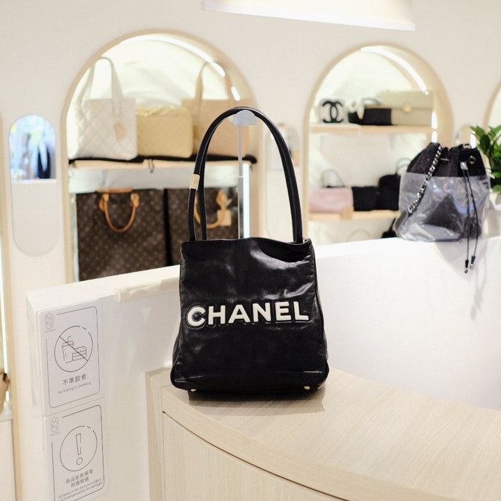 Chanel vintage tote bag
