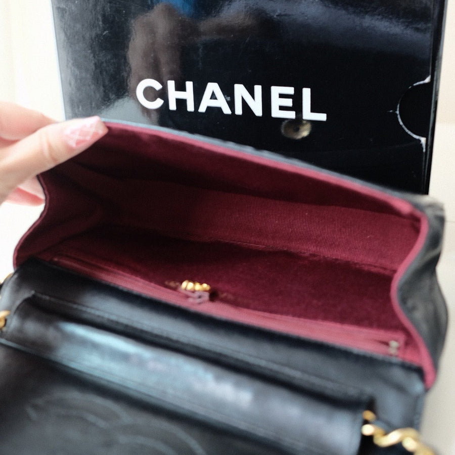 Chanel vintage crossbody flap bag