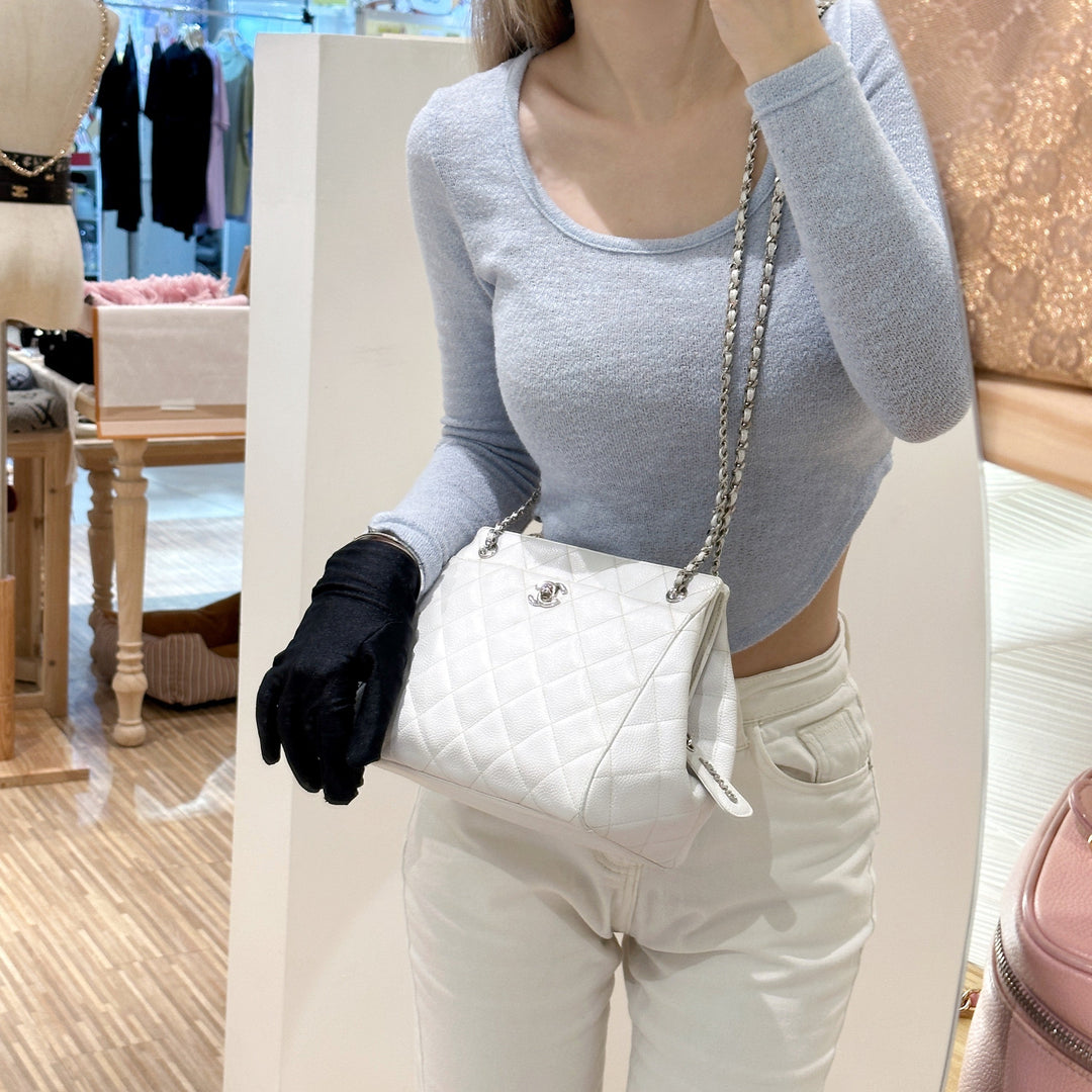 Chanel vintage caviar chain bag