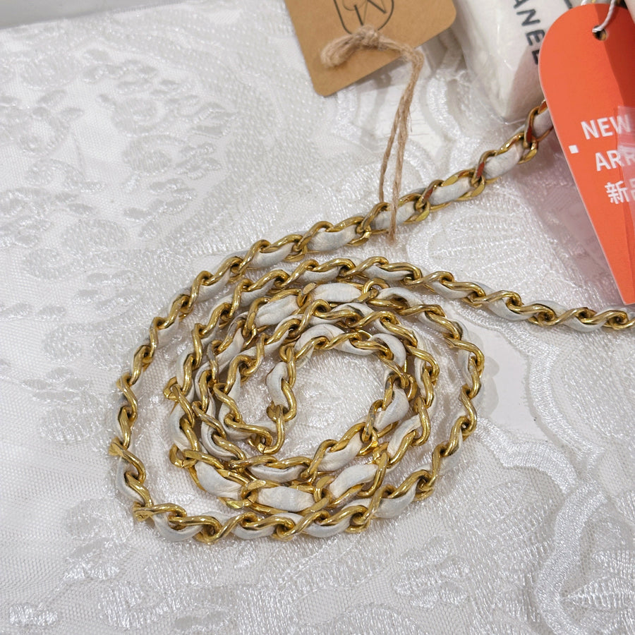 Chanel vintage mini flap bag/ white