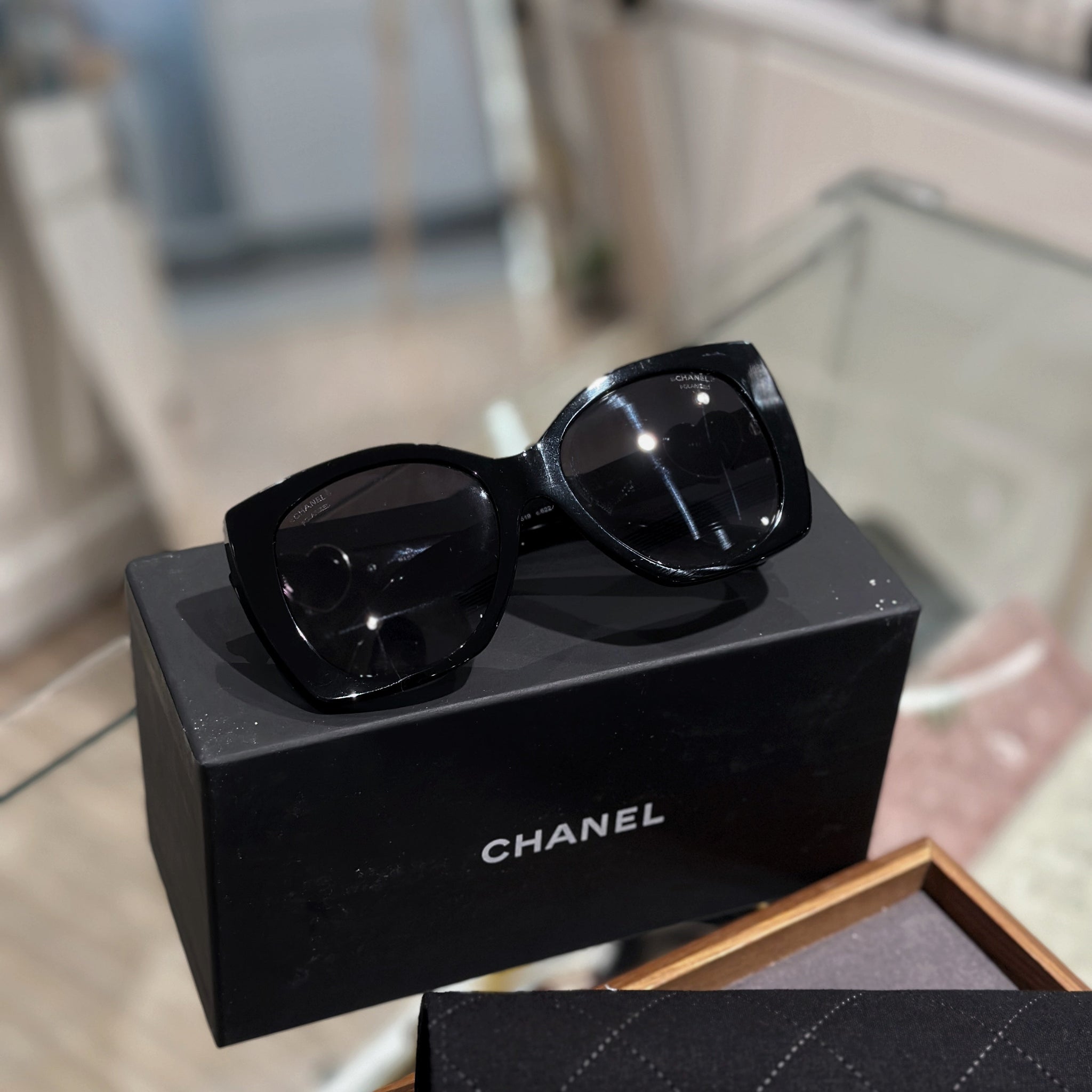 ようこ様予約⭐︎CHANEL ラウンド型サングラス ブラック/ベージュ箱無し CHANEL Sunglasses: Square Sunglasses, acetate 5555 — Fashion