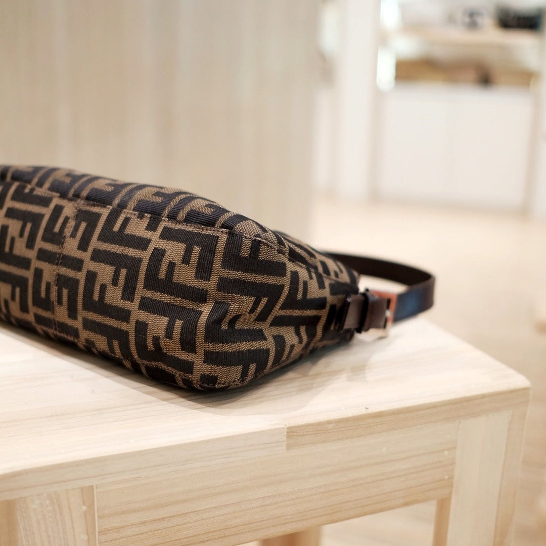 Fendi vintage baguette bag
