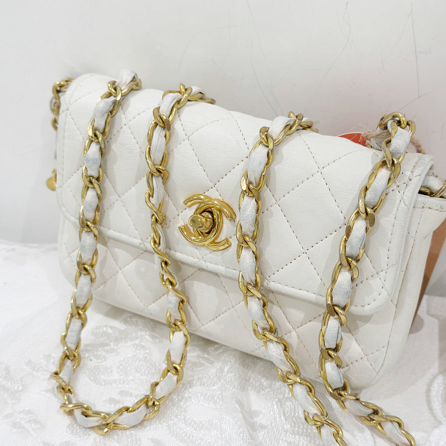 Chanel vintage mini flap bag/ white