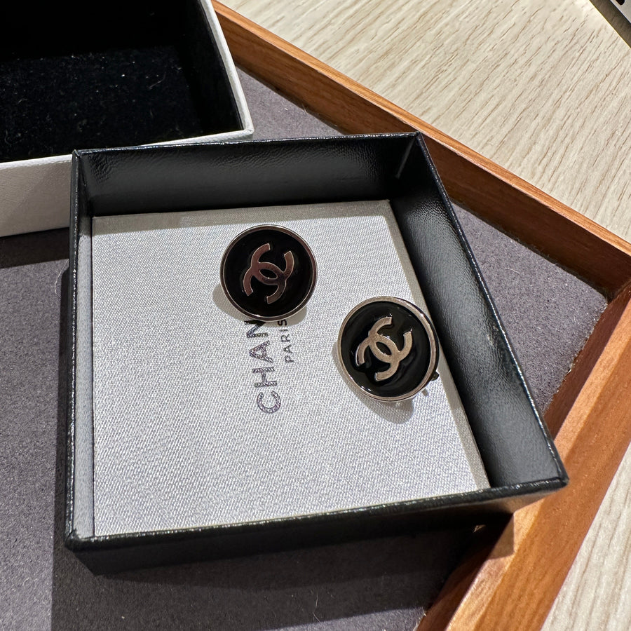 Chanel vintage ear clip