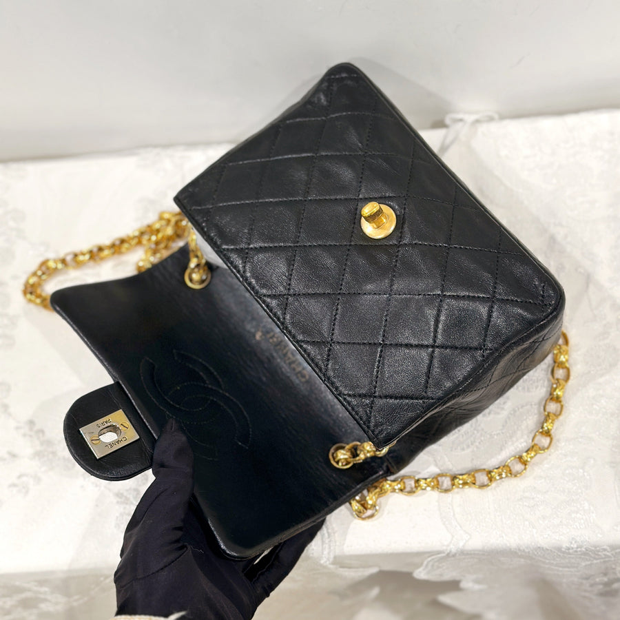 Chanel vintage mini classic flap 18cm