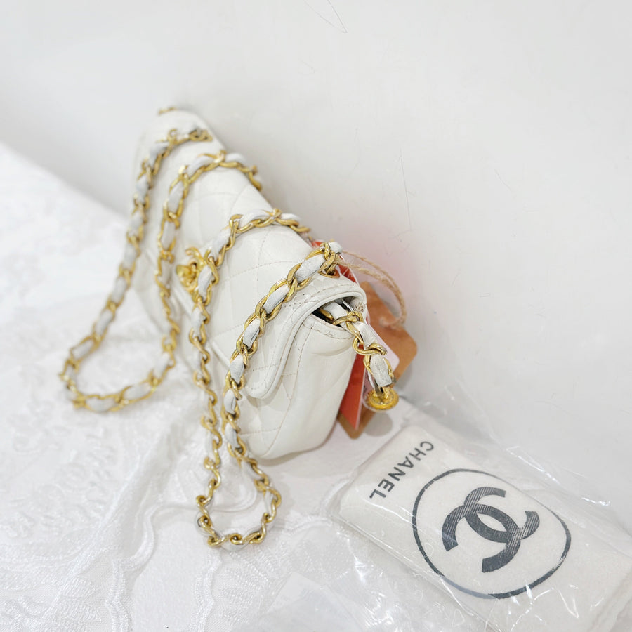 Chanel vintage mini flap bag/ white